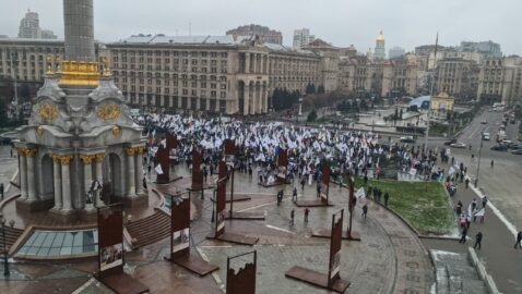 На Майдане пострадали около 40 полицейских
