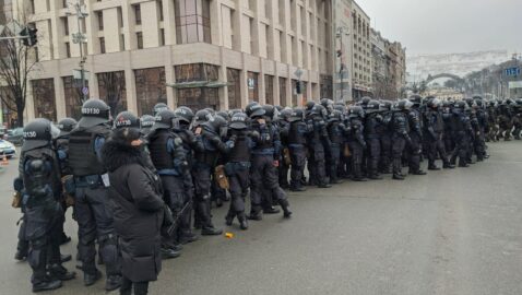На Майдане произошли столкновения митингующих с полицией