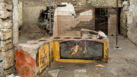 Археологи нашли в Помпеях торговую лавку с остатками пищи