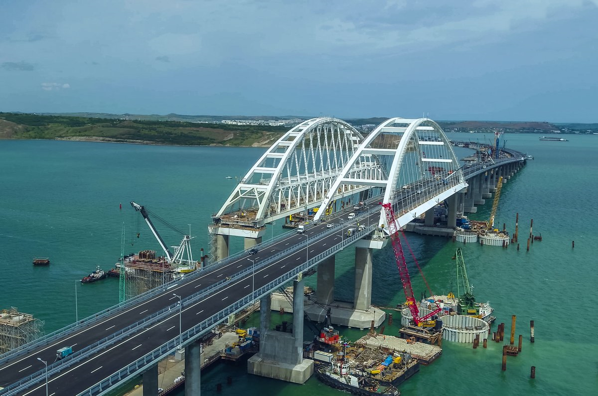 Политолог предложил взорвать Керченский мост и устроить новый Перл-Харбор