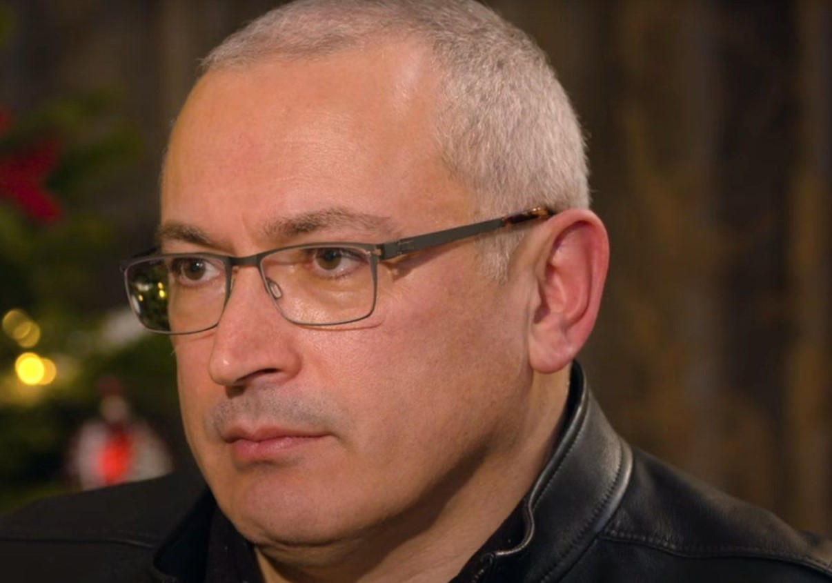 Гордон в интервью с Ходорковским пошутил о бараке, в котором тот сидел