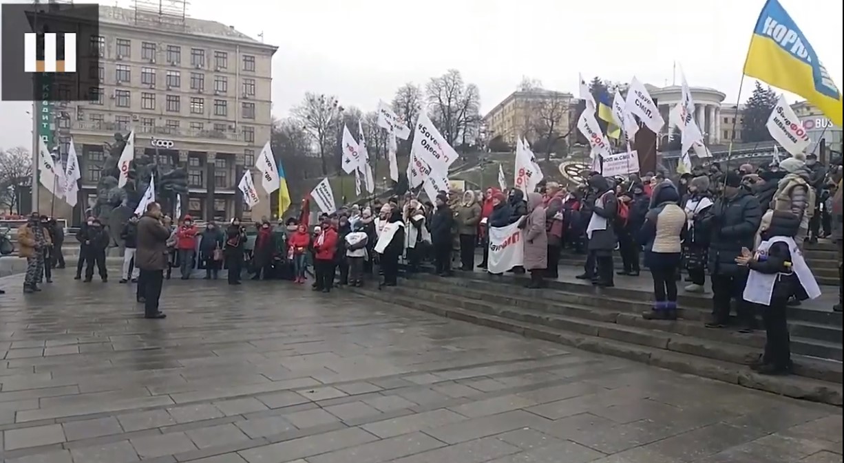 У митингующих на Майдане появились политические требования