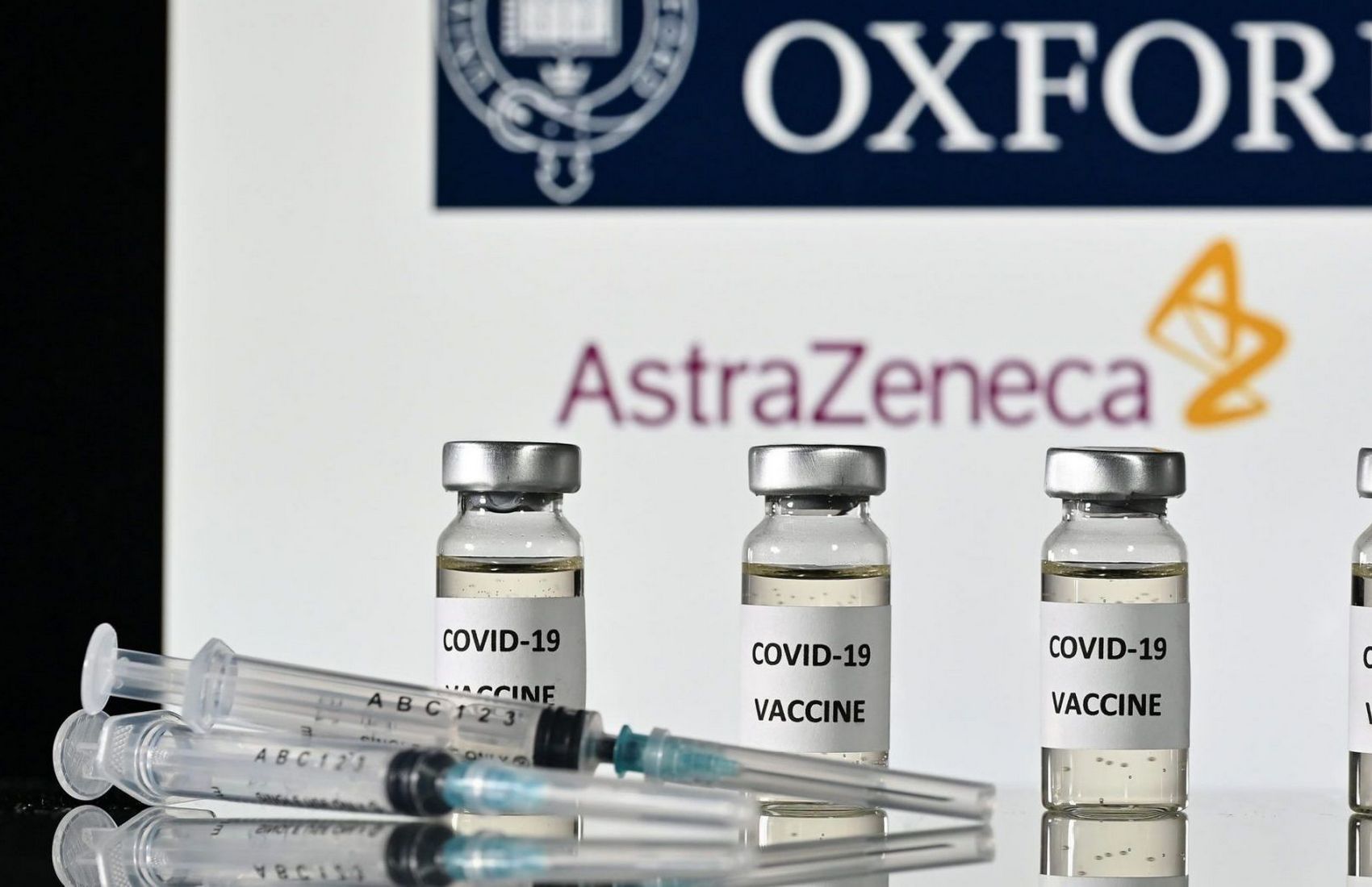 В Украине ожидают вакцину Astra Zeneca, эффективность которой 70%