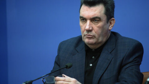 Данилов обсудил санкции с главой посольства США