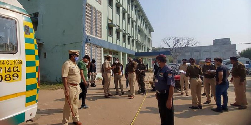 Десять младенцев погибли в пожаре в индийской больнице