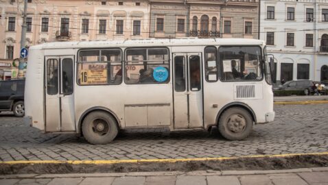 В Черновцах хотят обязать перевозчиков транслировать классику в маршрутках и на остановках