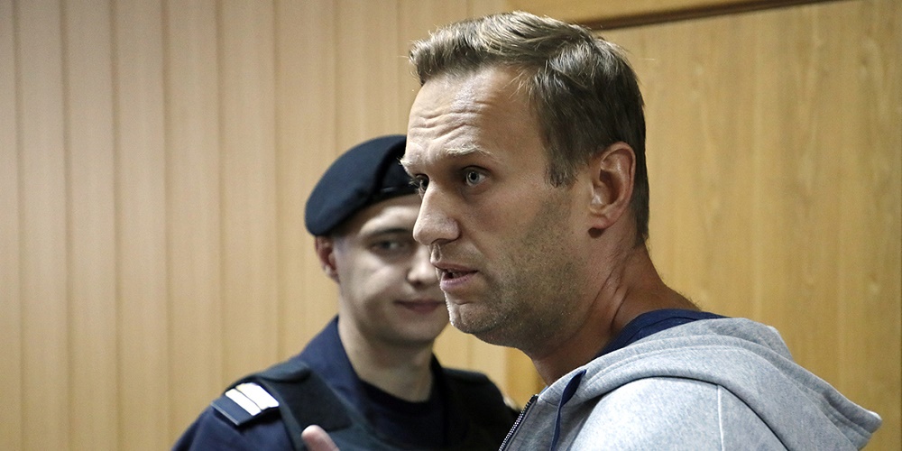 Суд оставил Навального в СИЗО