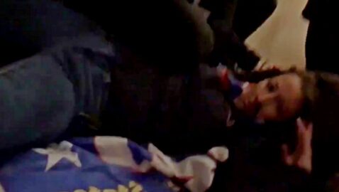 Первая жертва американского Майдана: во время штурма Капитолия застрелили девушку (видео)
