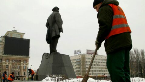 В Донецке Вятрович вместо памятника Ленину хочет установить монумент в виде башни аэропорта и переименовать центральную улицу