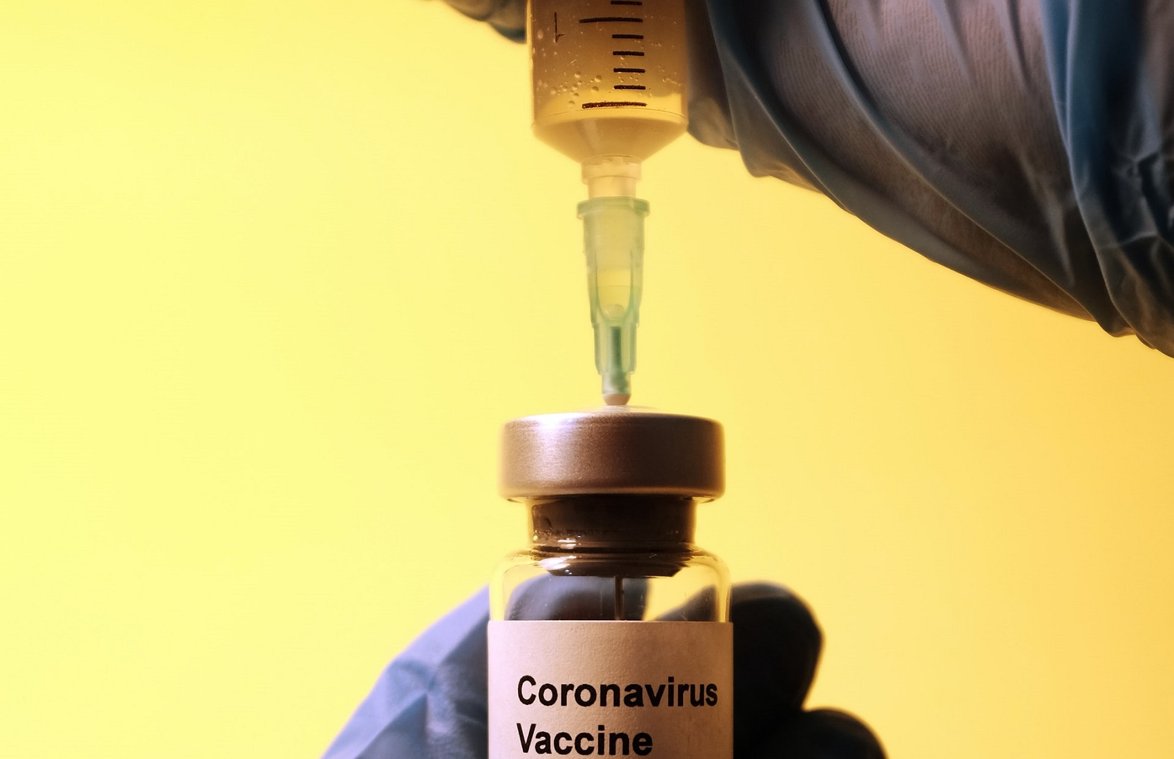 «Вакцин хватит всем желающим»: Шмыгаль анонсировал получение первой партии прививок от COVID-19