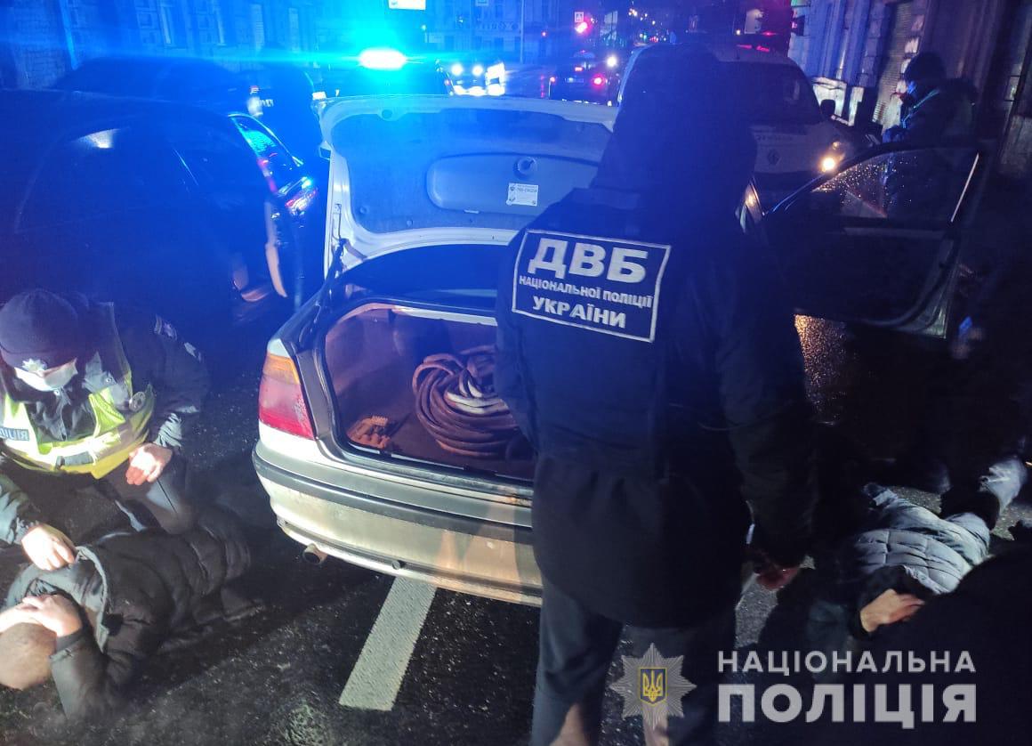 В Харькове полицейские создали группировку для воровства кабелей спецсвязи