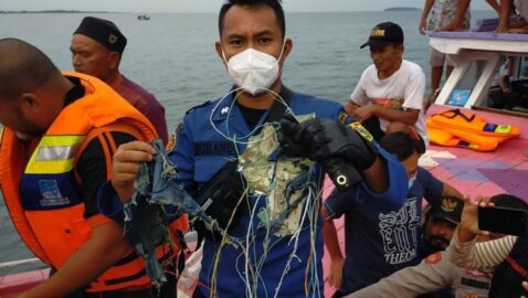Власти подтвердили крушение «Боинга» у берегов Индонезии