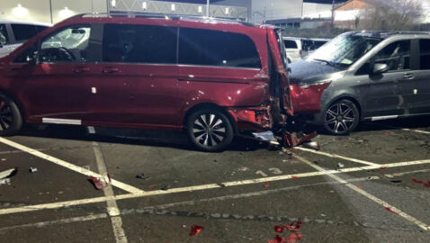Уволенный сотрудник Mercedes разбил бульдозером более 50 новых авто