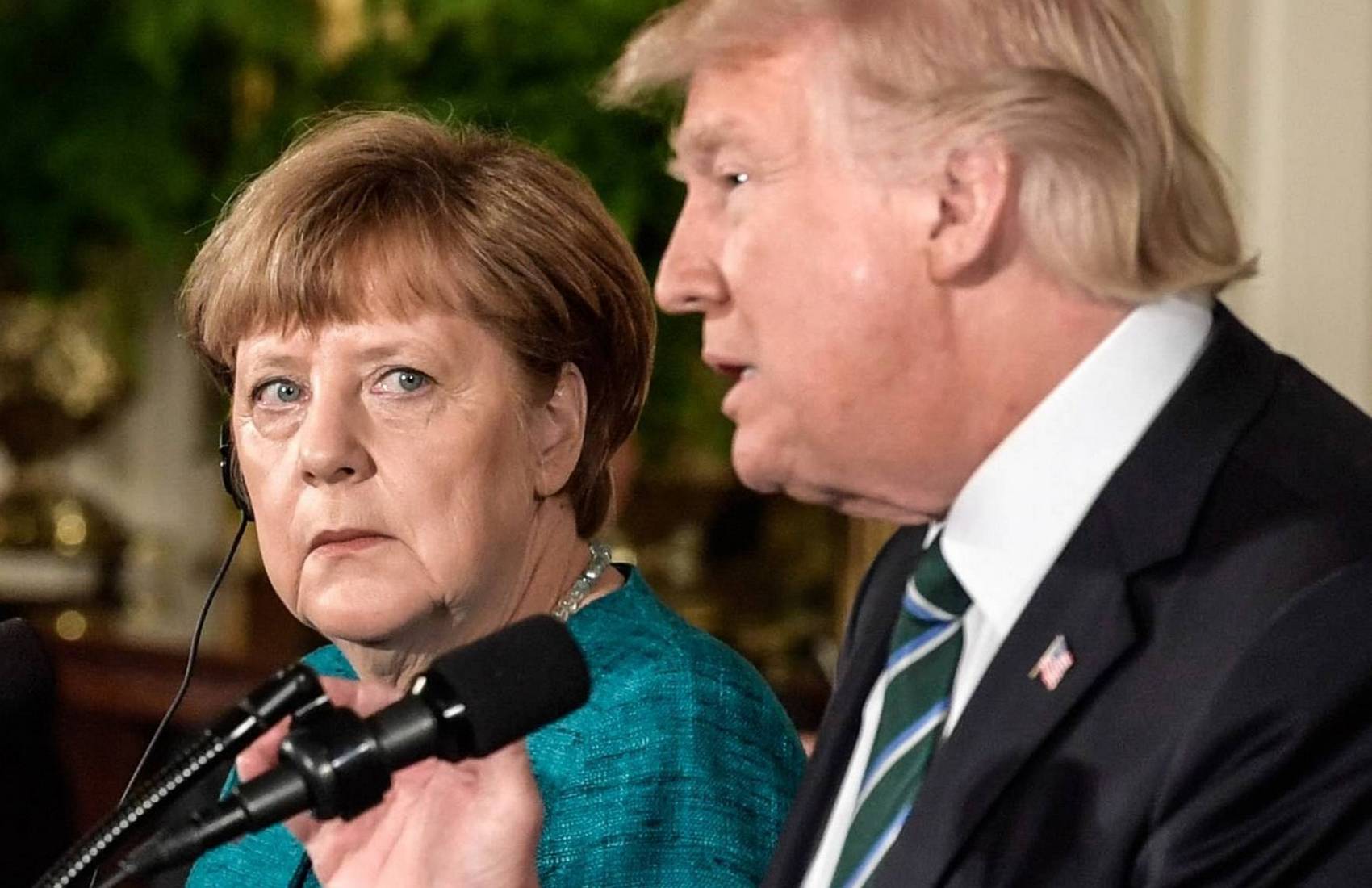 Меркель «разозлили и расстроили» события в Вашингтоне