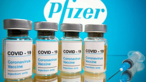 Pfizer знову скоротила поставки вакцини в ЄС після дозволу витягати з ампули шість доз