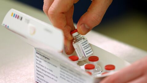 В ВР прокомментировали информацию о подпольной вакцинации чиновников и их родственников