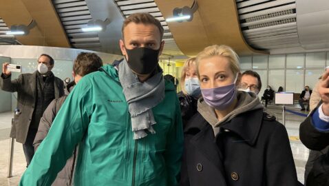 В США и ЕС призвали РФ освободить Навального