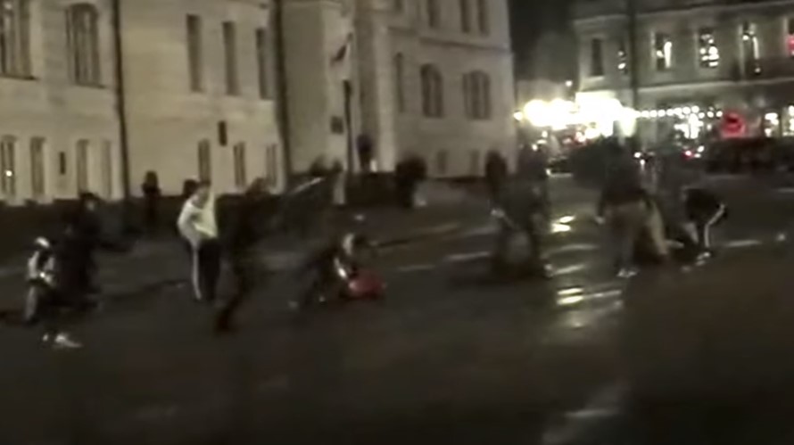 В Киеве избили двух геев, которые заступились за девушку (видео)