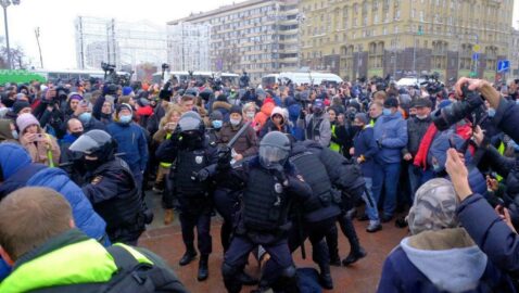 Митинги за Навального: по всей России волна протестов переходит в волну арестов