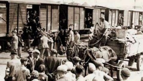В книге о разведке Украины фото вывоза евреев в концлагерь выдали за отправку украинцев в Сибирь