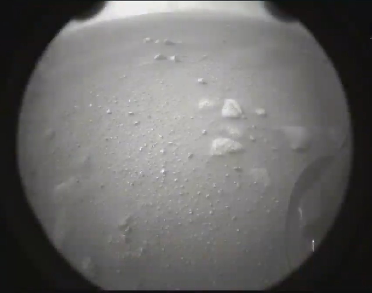 Ровер «Персеверанс» сел на поверхность Марса и прислал первые снимки - 2 - изображение