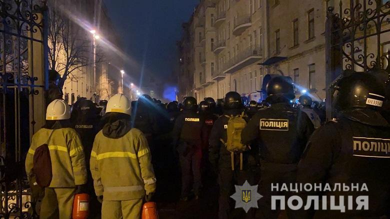 Полиция Киева завела дело по факту столкновений на Банковой - 1 - изображение