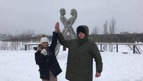 В Киеве пара влюбленных сковала себя цепью на три месяца