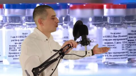 «Ты нам помоги, Спутник V»: российские заключенные записали рэп-клип о ковид-вакцине (видео)