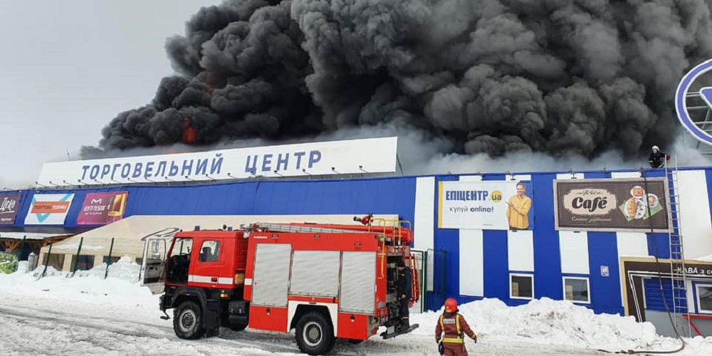В Николаевской области горит «Эпицентр» (видео)