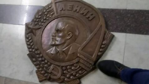 Из Харьковского горсовета не позволили вынести барельеф ордена Ленина