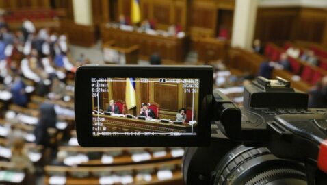 Журналистов телеканалов «112 Украина», ZIK и NewsOne лишили аккредитации в Верховной раде