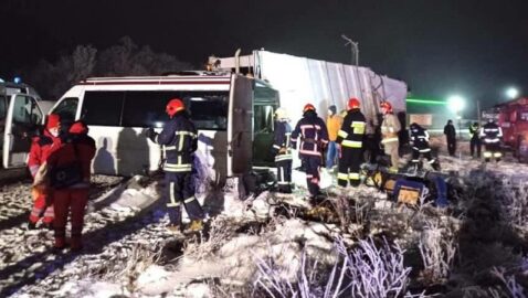 На Прикарпатье грузовик врезался в микроавтобус, есть погибшие