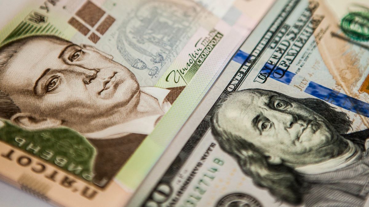 В Кабмине спрогнозировали курс гривны к доллару до 2024 года