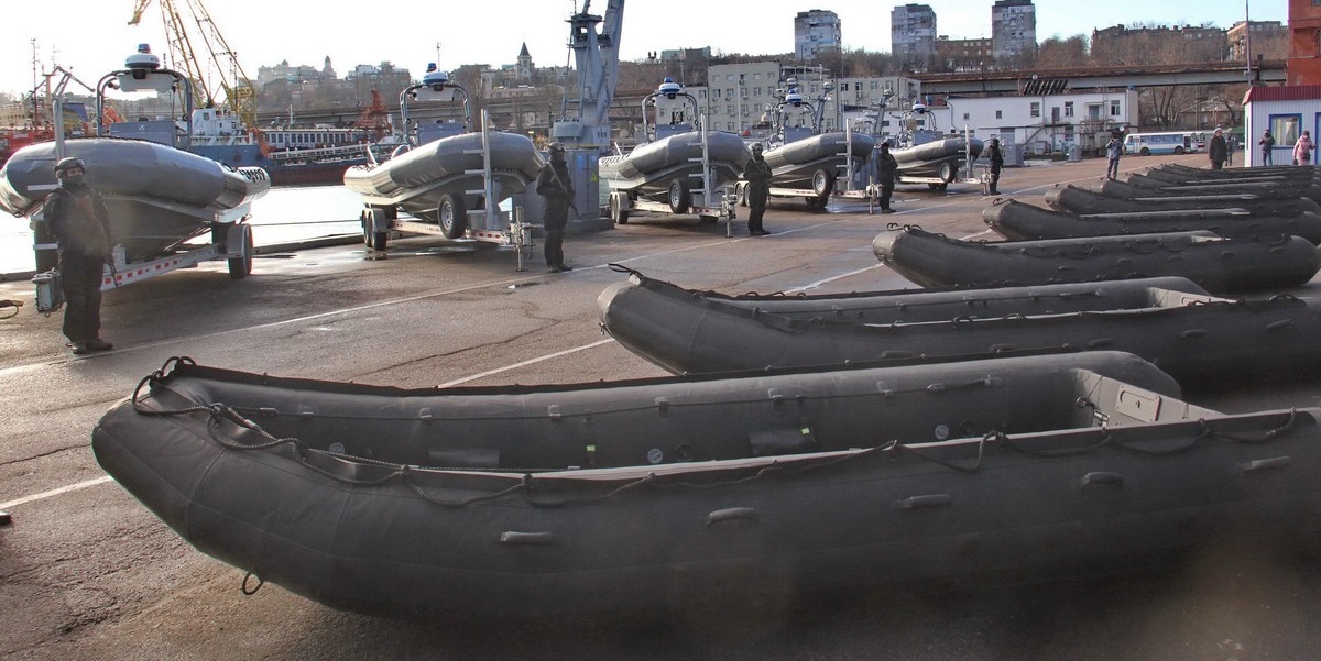 США торжественно передали Украине надувные лодки и катера (фото) - 1 - изображение