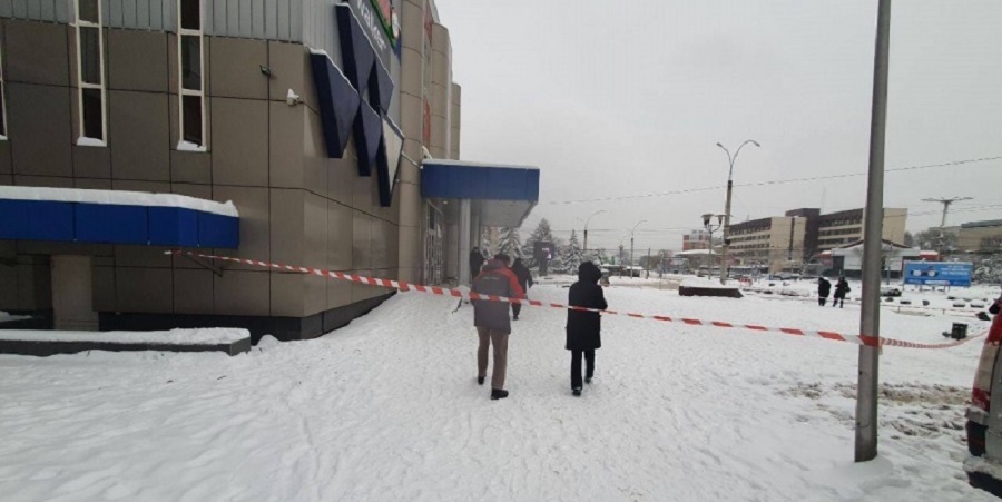 В Черновцах произошёл взрыв в ТРЦ «Майдан» (фото) - 3 - изображение