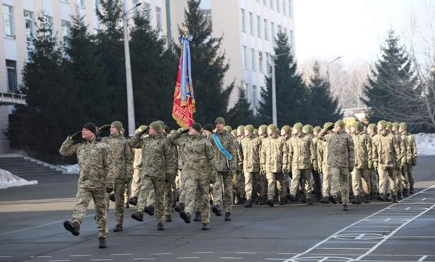 Украинские военные при строевом шаге будут поднимать ногу на 5 сантиметров ниже