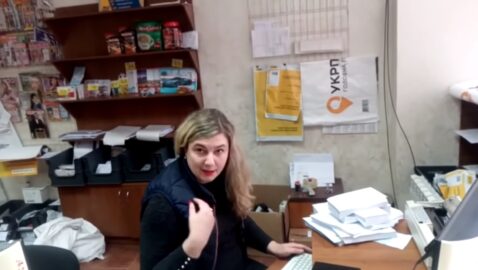 Участницу языкового скандала в Кривом Роге уволили из Укрпочты