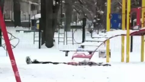 В Киеве на детской площадке от взрыва погиб мужчина (видео)