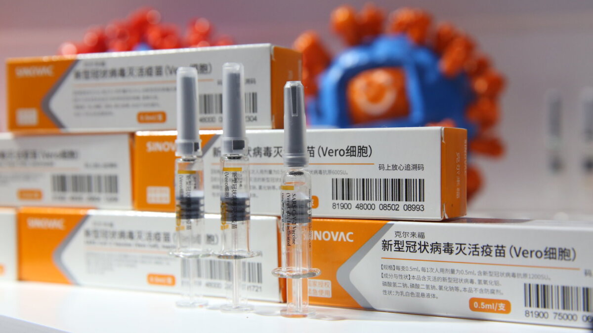В Минздраве рассказали об эффективности китайской вакцины Sinovac