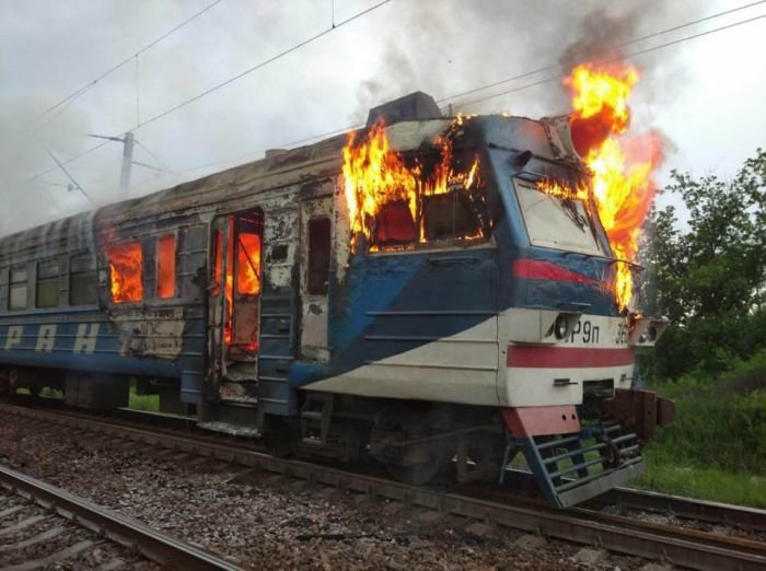 Протекающие крыши, падающие полки и пожары в поездах: самые громкие скандалы, в которые попадала Укрзализныця