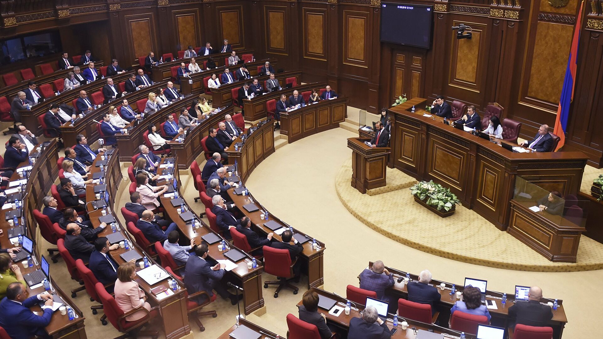 Парламент Армении отменил военное положение в стране