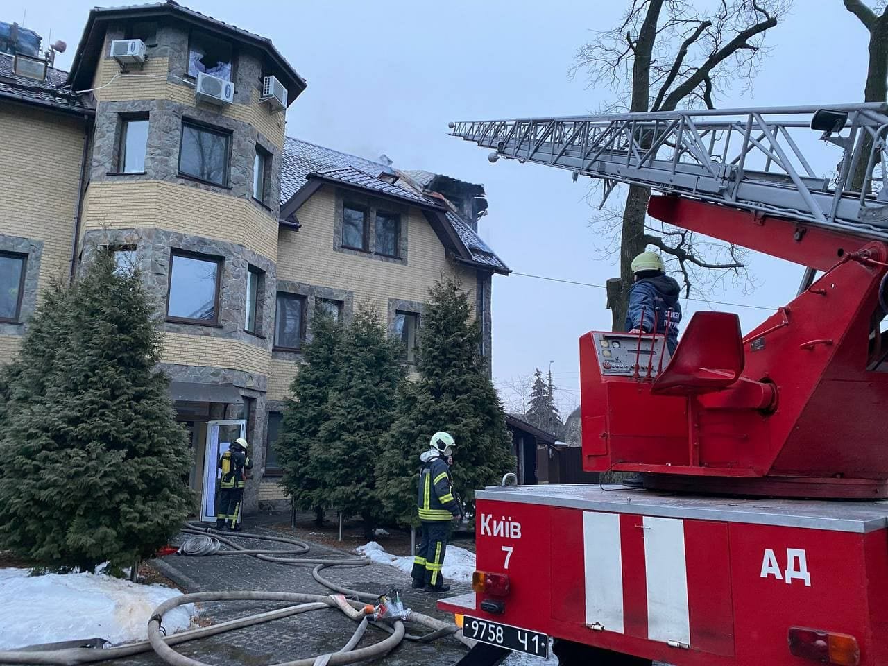 В Киеве горел дом престарелых: эвакуировали 80 человек