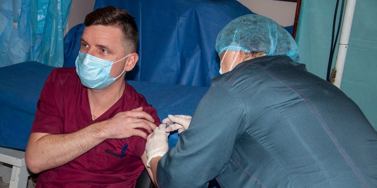 В Минздраве сообщили, кому нельзя вакцинироваться от коронавируса