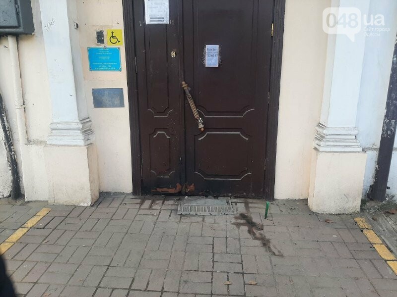 В Одессе женщина подожгла дверь Пенсионного фонда