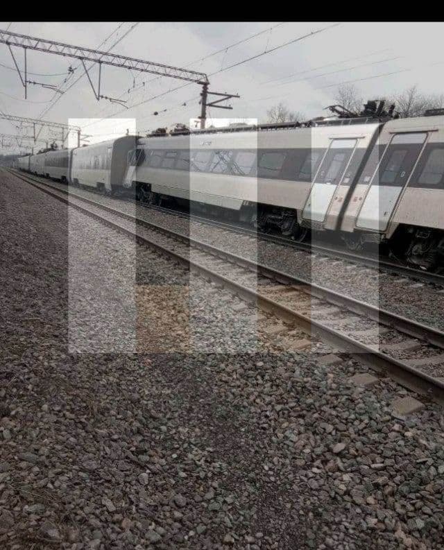 Эксклюзив: фото с места аварии поезда под Запорожьем - 2 - изображение