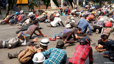В Мьянме силовики снова открыли огонь по протестующим: есть погибшие