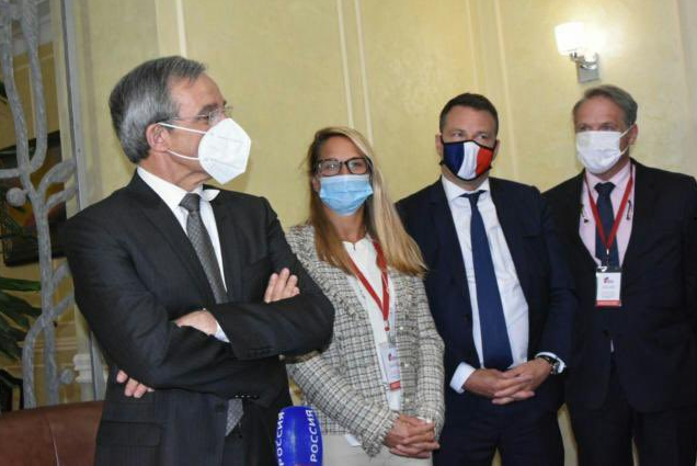 Французских евродепутатов возмутили санкции Украины за их поездку в Крым
