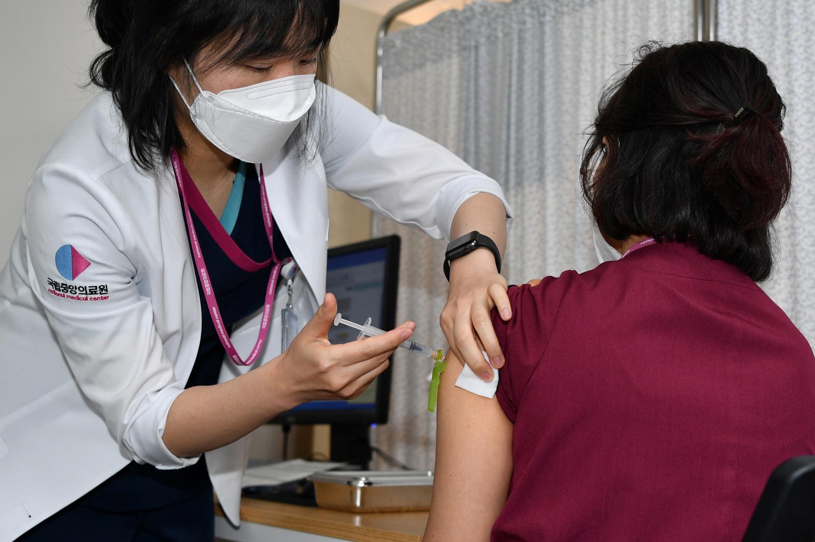 В Южной Корее обнародовали выводы расследования смертей после прививок от COVID-19 вакциной AstraZeneca
