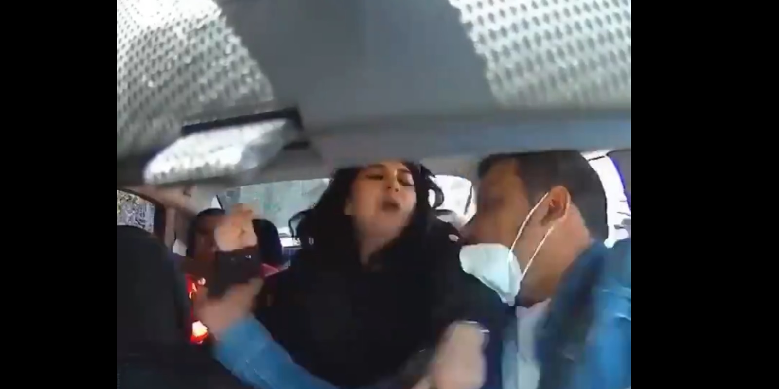 Пассажирки Uber начали кашлять на водителя и залили его газом из-за просьбы правильно надеть маски (видео)