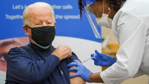 США не хотят делиться вакциной от коронавируса